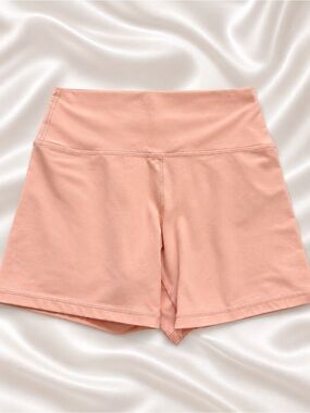 OFFLINE by Aerie The Hugger High Waisted 5" Bike Shorts Peach L